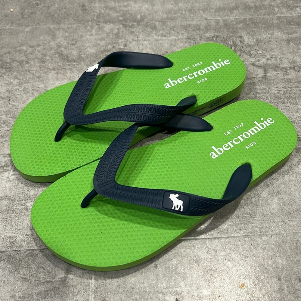 Abercrombie Kids Flip Flops Size 7/8
